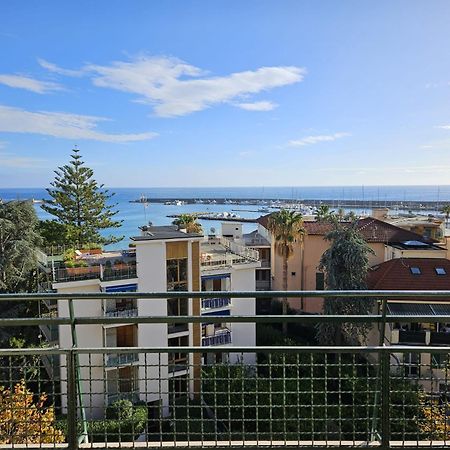 Apartamento La Baia Nel Porto San Remo Exterior foto