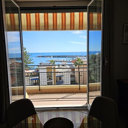 Apartamento La Baia Nel Porto San Remo Exterior foto